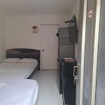 Amplia habitación independiente a 2 cuadras de la playa y el aeropuerto