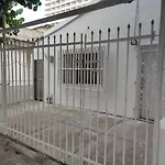 Amplia habitación independiente a 2 cuadras de la playa y el aeropuerto