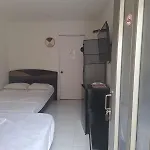 Amplia habitación independiente a 2 cuadras de la playa y el aeropuerto