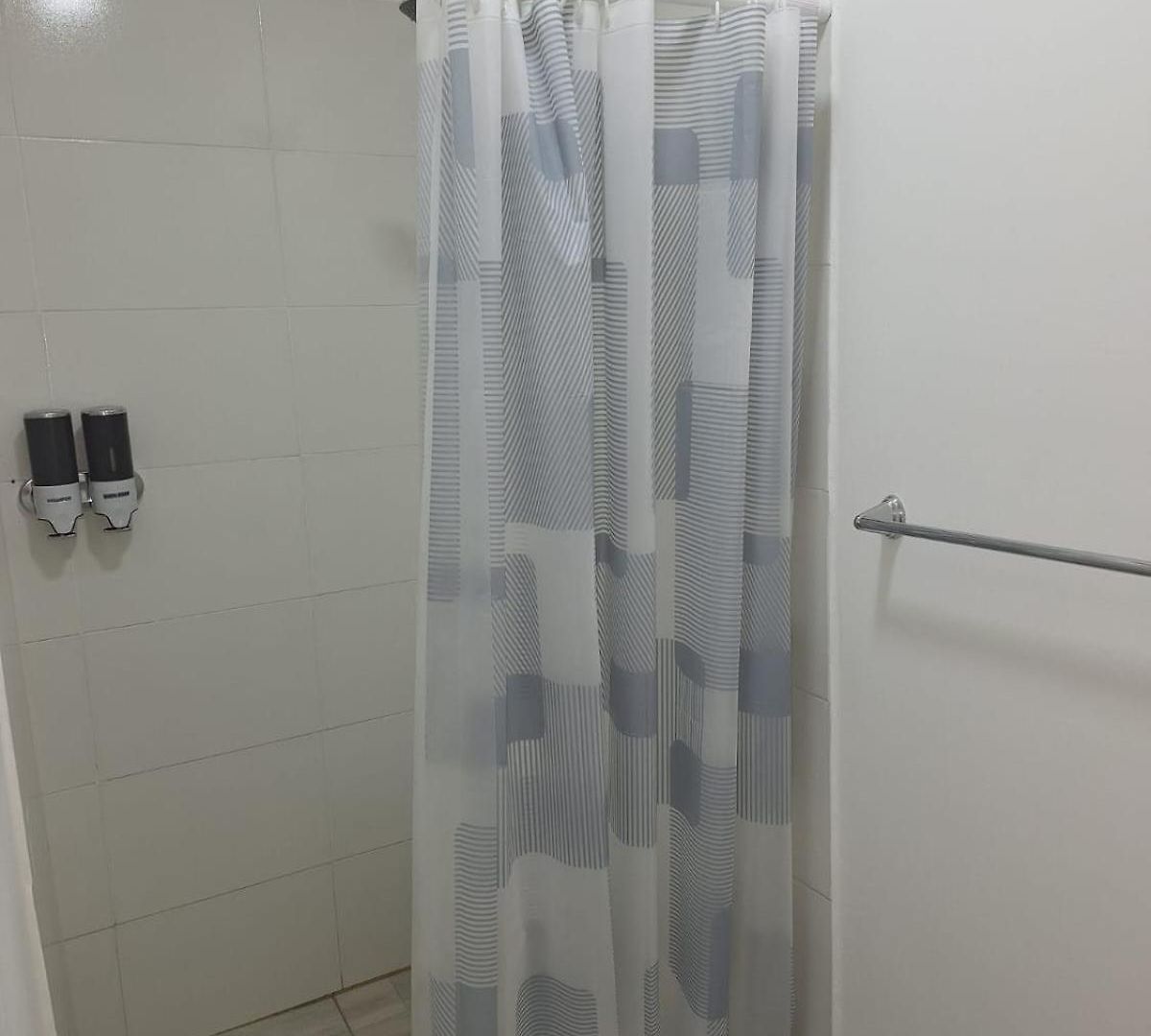 Amplia Habitación Independiente A 2 Cuadras De La Playa Y El Aeropuerto *