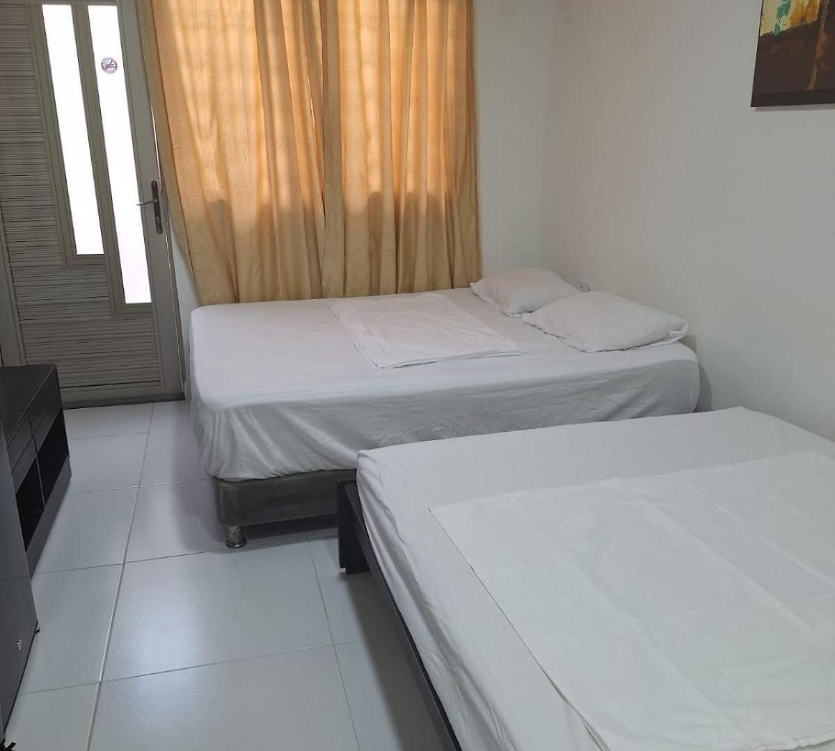 Amplia Habitación Independiente A 2 Cuadras De La Playa Y El Aeropuerto Habitación en casa particular Cartagena
