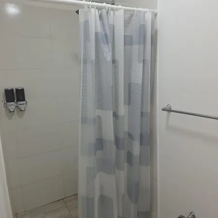 Amplia Habitación Independiente A 2 Cuadras De La Playa Y El Aeropuerto *