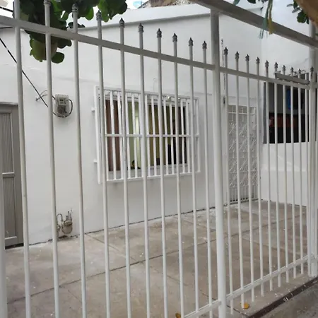 Amplia Habitación Independiente A 2 Cuadras De La Playa Y El Aeropuerto Cartagena