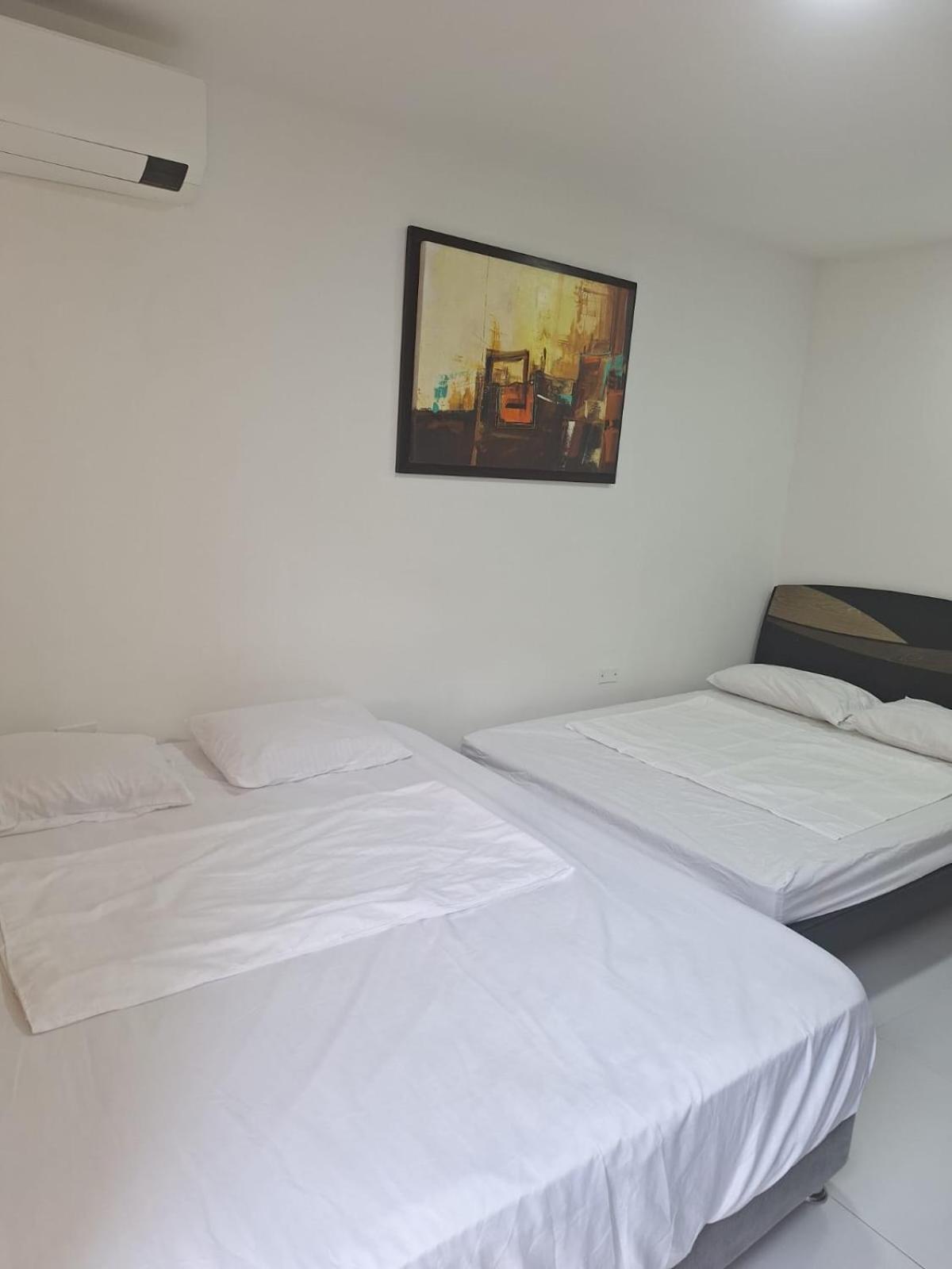 Amplia Habitación Independiente A 2 Cuadras De La Playa Y El Aeropuerto Habitación en casa particular Cartagena